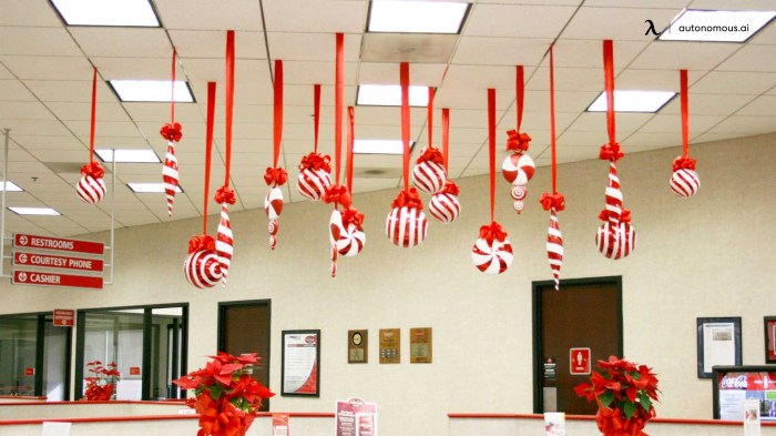 How to decorate your office at christmas