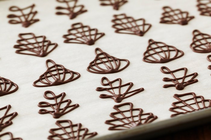 How to make chocolate garnish decoration